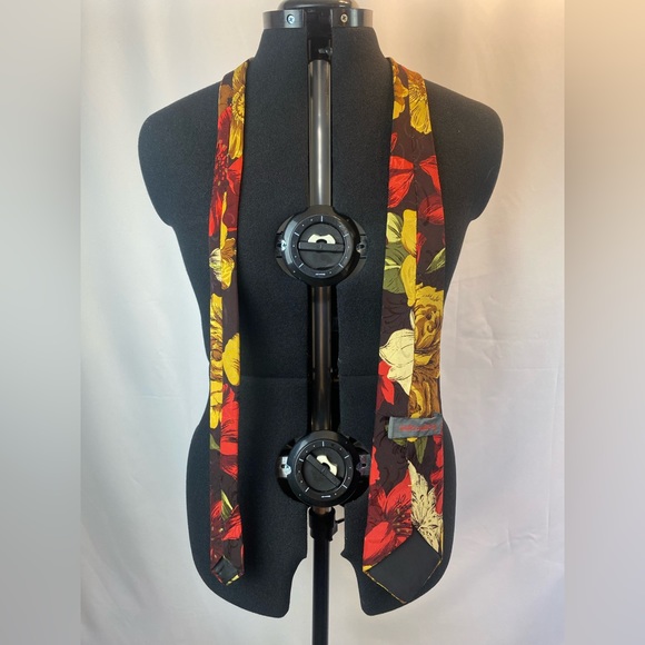 Andre Valentino New Ideas Floral Men's Tie 56in - Picture 2 of 6